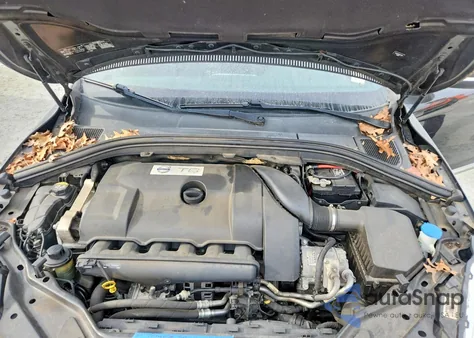 2016 Volvo Xc60 T6 Platinum z USA, uszkodzony, nr VIN YV4902RM8G2832562